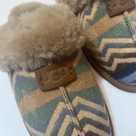 UGG Multicolor Chevron Slippers - Picture 2 of 4